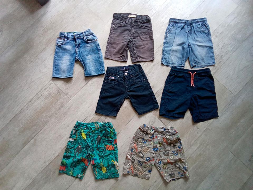 Kurze Hosen, Shorts H&M, Armani, Bogner Jeans Gr.110 und 116 in Ganderkesee
