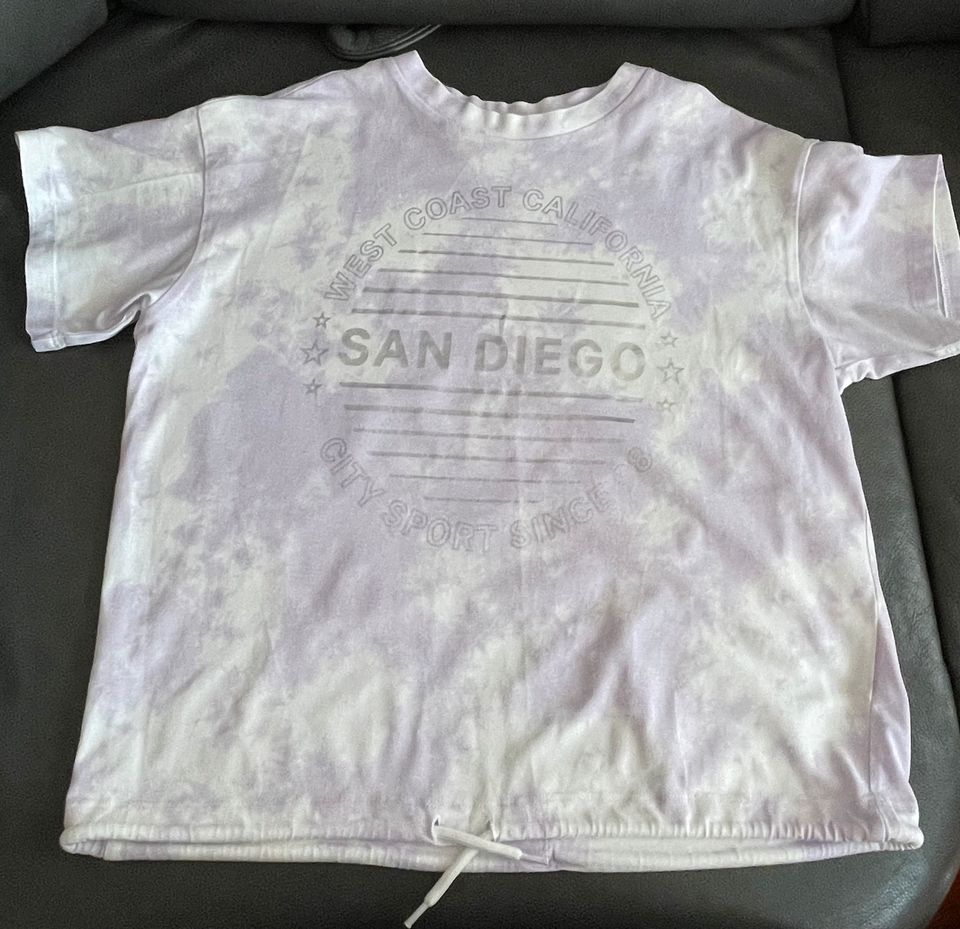 T-Shirt SAN DIEGO - Gr. 158/164 - von H&M - flieder / weiß in Rostock