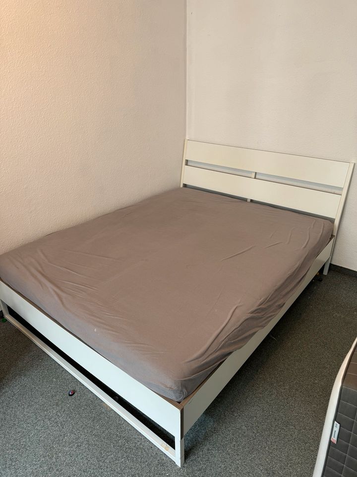 IKEA Bett mit Matratze in Chemnitz