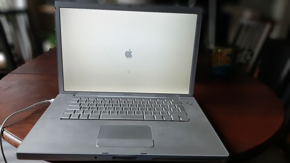 Appele Macbook PRO 2.2 in Leipzig