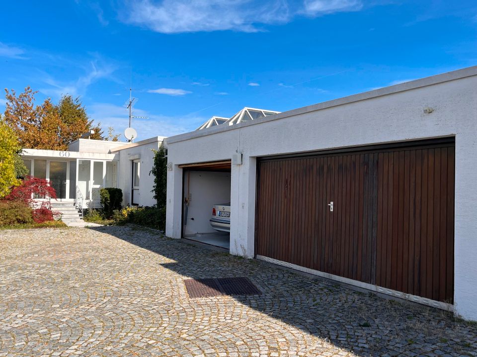 Lage ausgezeichnet - renovierungsbedürftiger Bungalow in Herrenberg