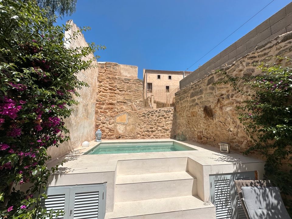 Mallorca Stadthaus Ferienhaus mit kleinem Pool in Bottrop