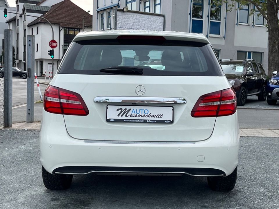 Mercedes-Benz B 180 7G AUTOMATIK AHK NAVI LED SHZ KAMERA in Erlangen