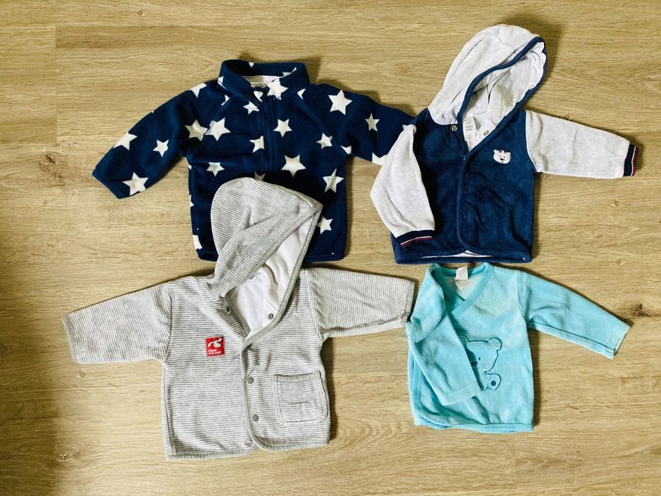 Baby Jacken, Pullover, Shirts Größe 62 in Marktredwitz