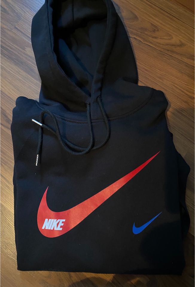 Neuer Nike Pullover in Coburg