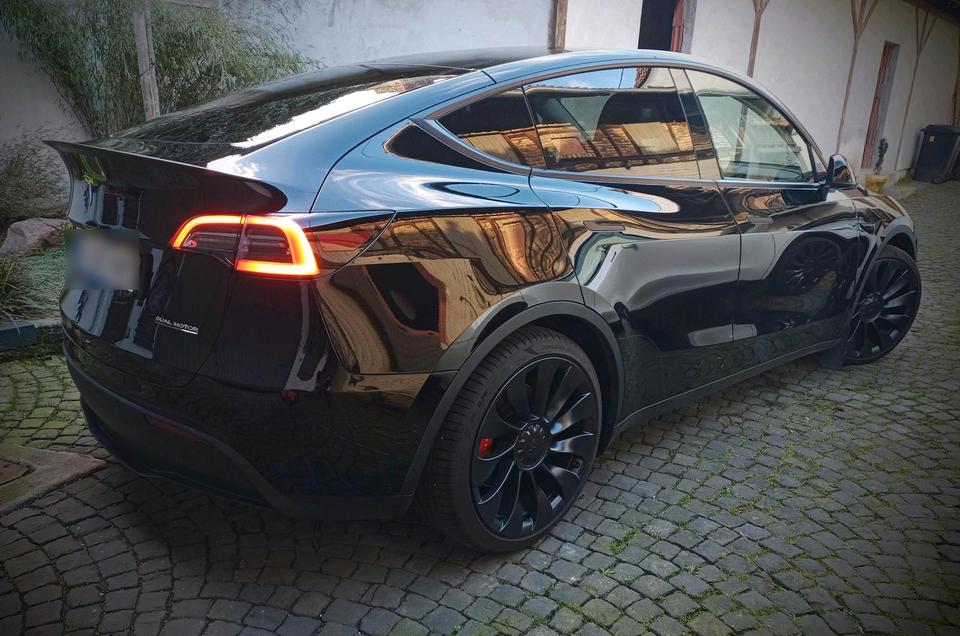 Tesla Y Performance, unfallfrei, Nichtraucher, top Zustand! in Wiesbaden