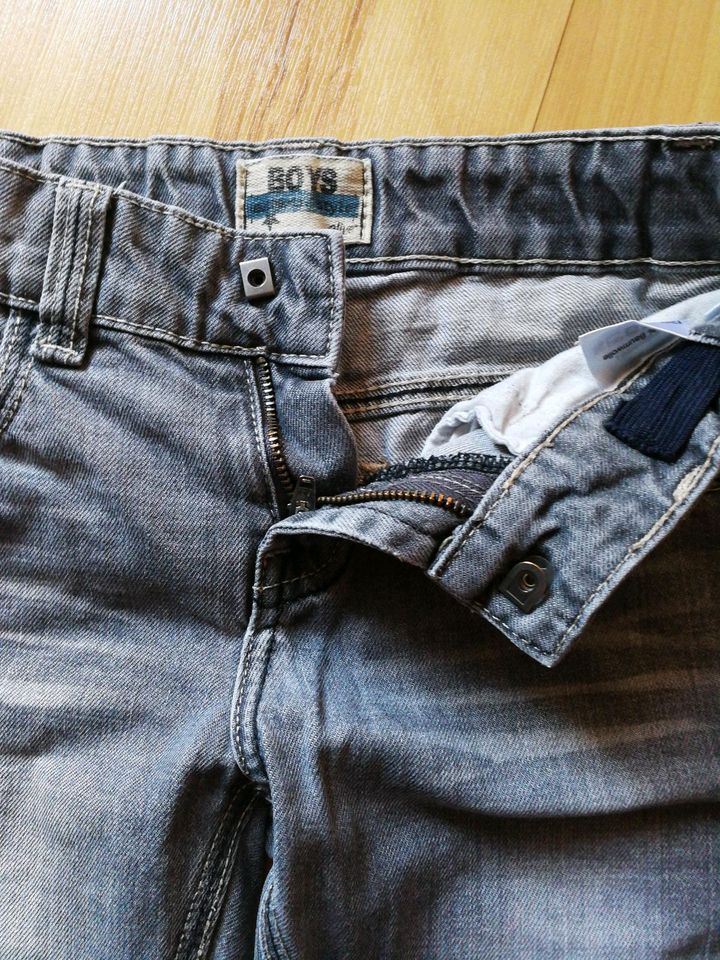 Jeans, Cordhose ,Hose Gr. 122 /128 /140 in Löbau