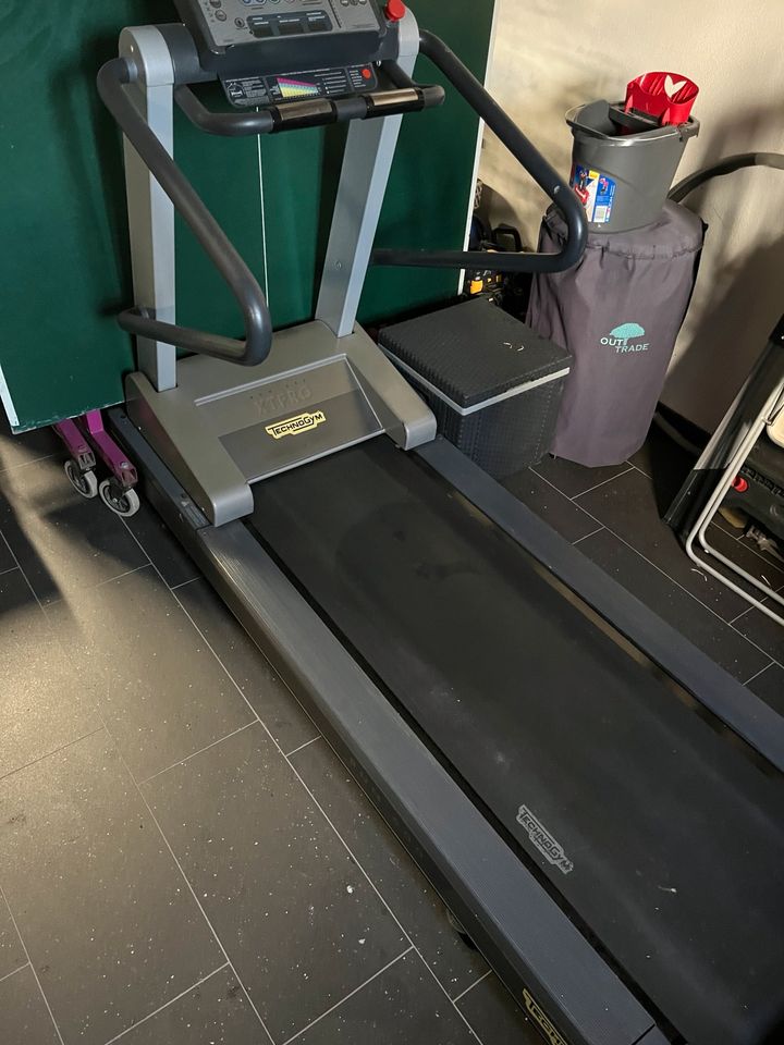 Laufband Profilaufband TechnoGym XTPRO RUN 600 in Machern