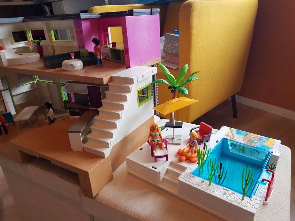 Playmobil Luxusvilla Mit Pool und Einrichtung in Hamburg