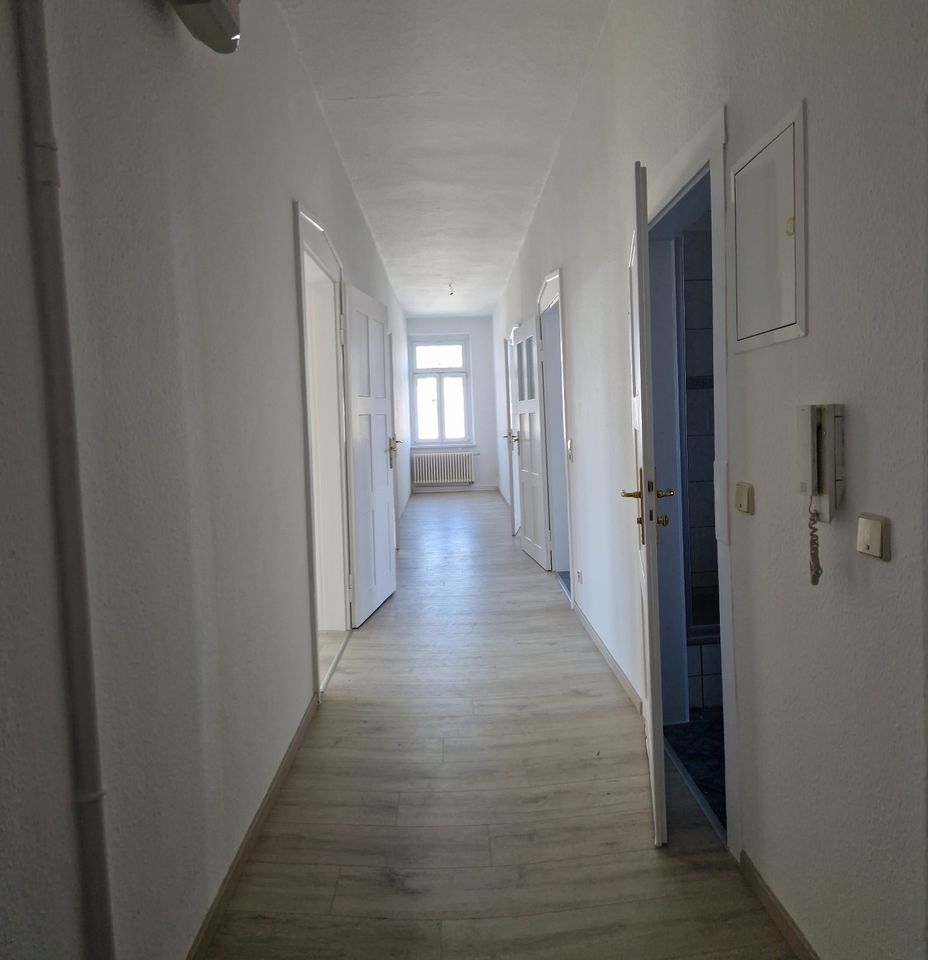 4 Zimmer Wohnung, 97qm, Balkon und Carport in Hartmannsdorf