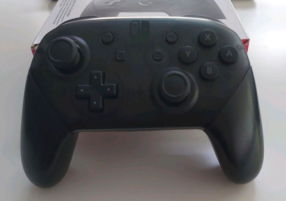 Nintendo  Switch pro Controller original !!! in Berlin