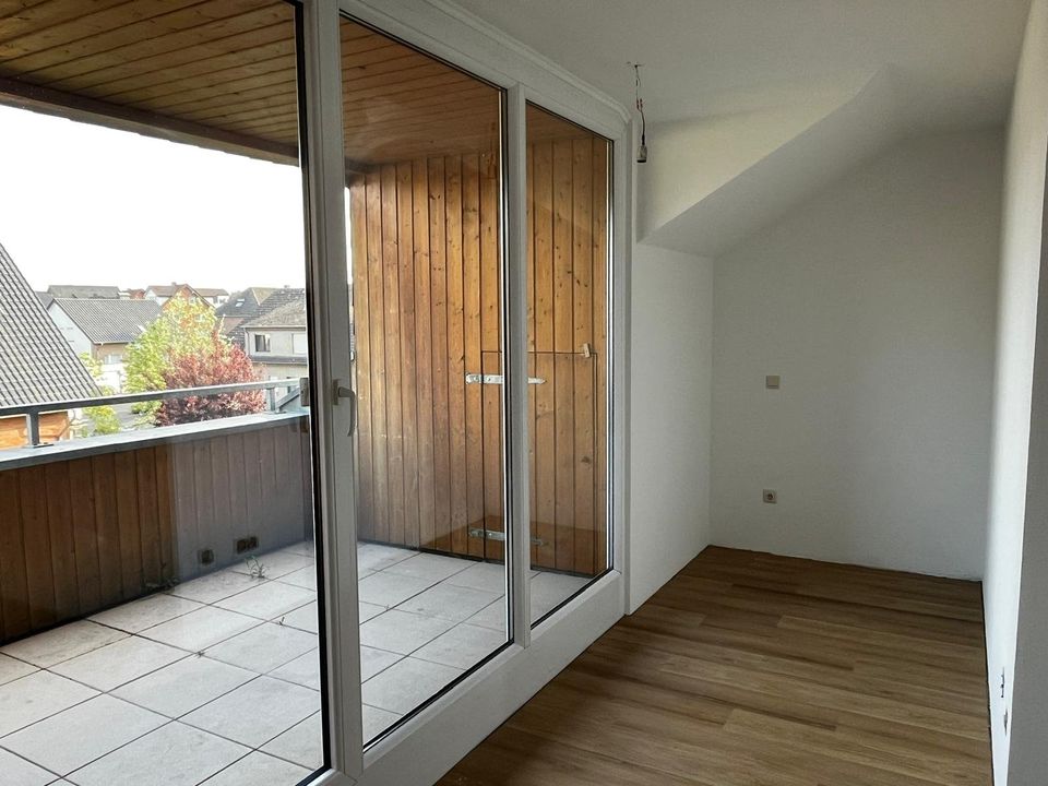 Hochwertig modernisierte stilvolle 2-Zimmer-DG-Wohnung mit Balkon in Lippstadt