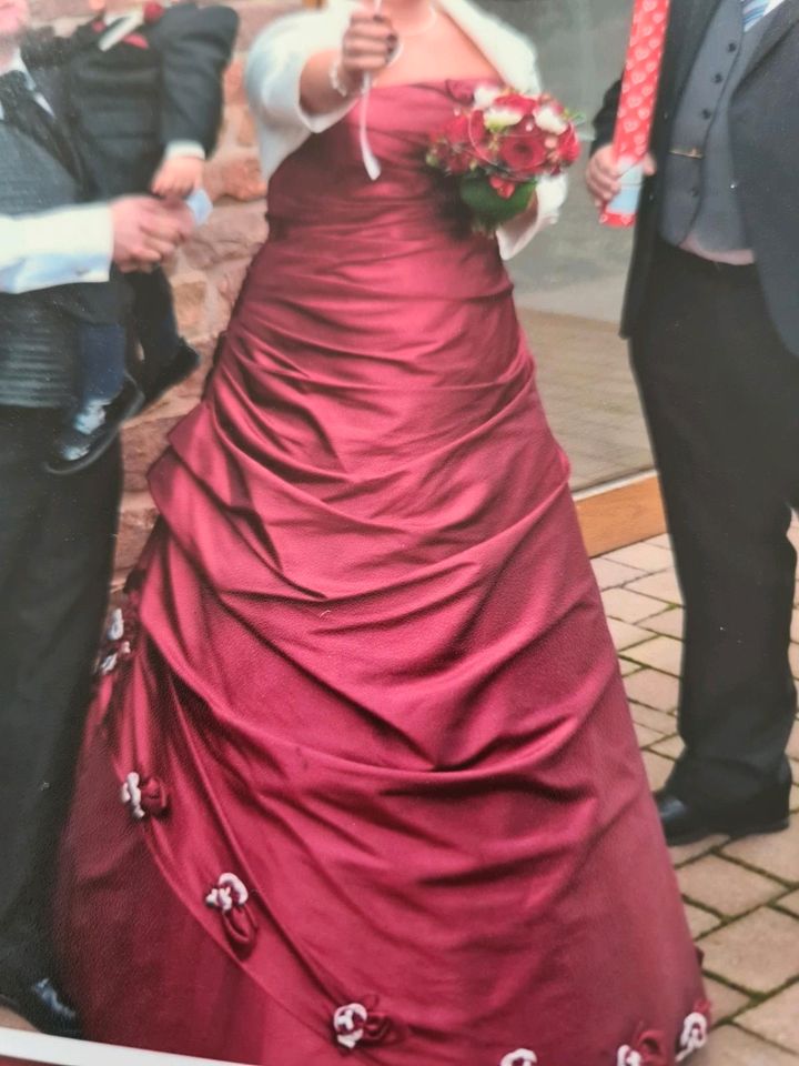 Rotes Brautkleid mit allem was dazu gehört Größe 42 in Bad Kreuznach