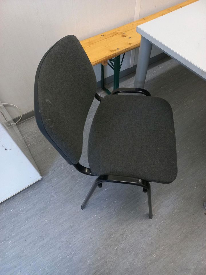 Bürostuhl und Schreibtisch zu verschenken in Plauen