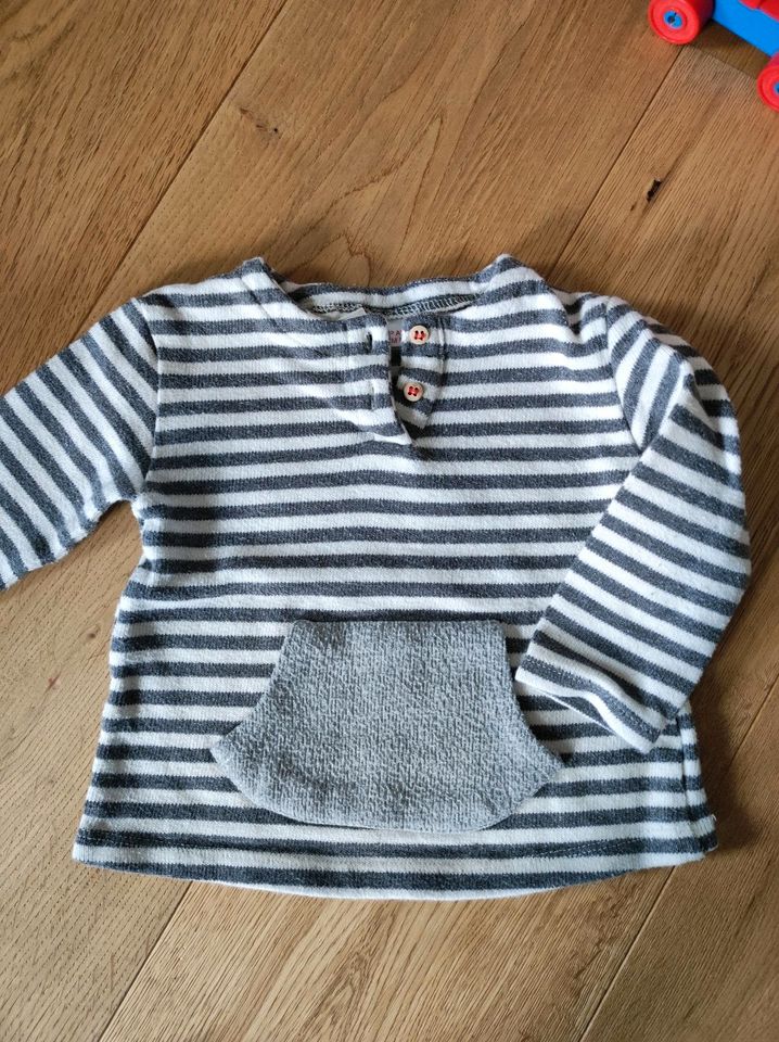 Shirt - dünner Pullover - Oberteil - 74 h&m in Mellrichstadt