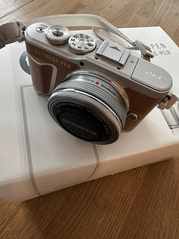 Olympus PEN E-PL9 Micro Four Thirds Systemkamera, 16 MP wie Neu in Künzelsau