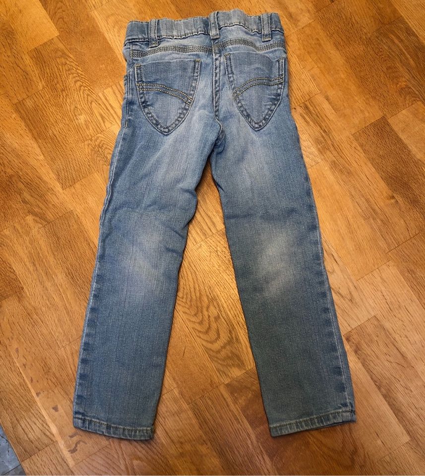 Jeans slim fit Gr.98/104 schmal in Langen (Hessen)