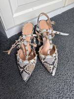 Pumps Schuhe Absatz high heels schöange Nieten 39 andrea puccini Nordrhein-Westfalen - Elsdorf Vorschau