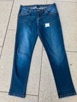 Dünne blaue 7/8 Hüft-Jeans Stretchjeans Gr. 42/44 esmara Stuttgart - Bad Cannstatt Vorschau