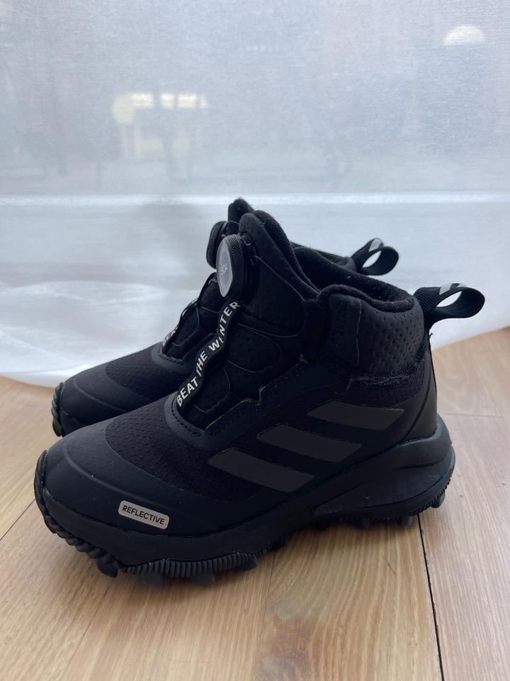 Adidas Stiefel mit praktischem BOA Drehverschluss. Neuwertig 29 in Braunschweig