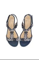 Offene Schuhe dunkelblaue Sandalen Blumen Navy cia tkmaxx neu 37 Nordrhein-Westfalen - Barntrup Vorschau