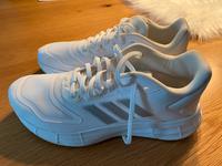 Adidas Turnschuhe weiss Lightmotion, Größe 40 2/3 Hessen - Erbach Vorschau