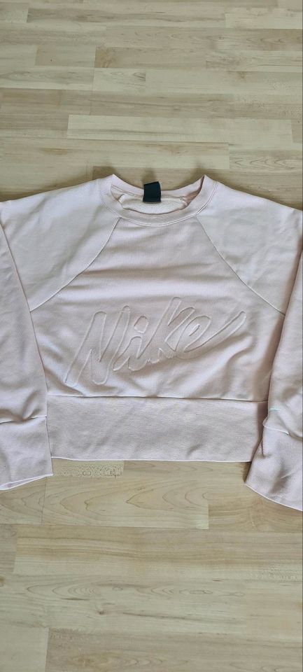 Nike Crop Top Pullover in Bielefeld