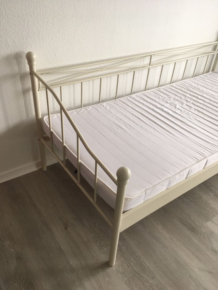 Metallbett Bett mit Matratze und Lattenrost 90x200cm in Wesel
