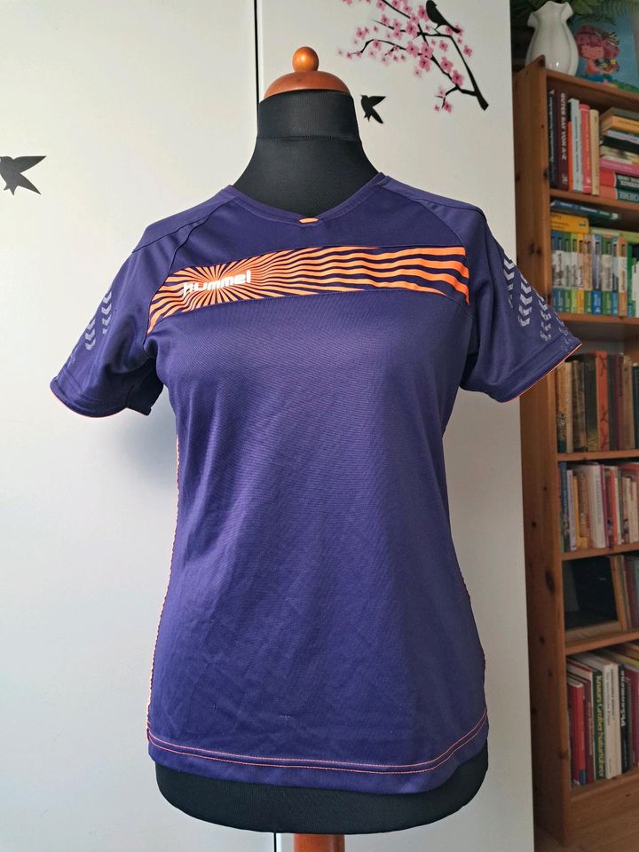 Hummel T - Shirt lila Sport Shirt Gr. M Unisex in Kiel