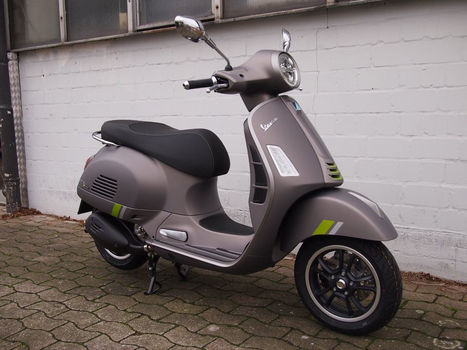 Vespa GTS 300 Supertech - neues Modell für 2023 in Hannover