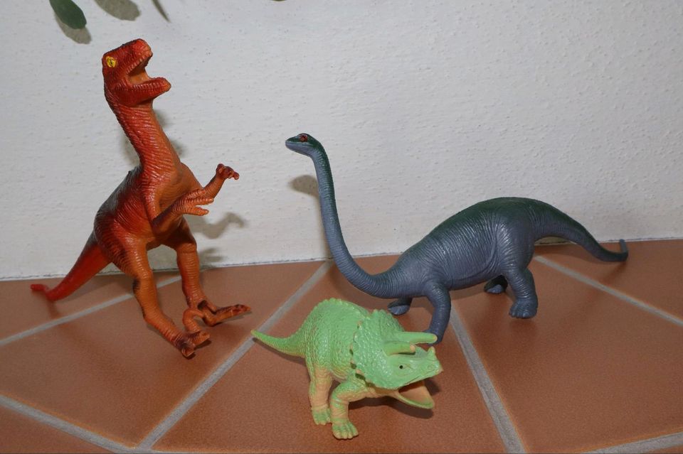 Dino-Fans aufgepasst! Dinosaurier 15 Dino Figuren in Zahna-Elster