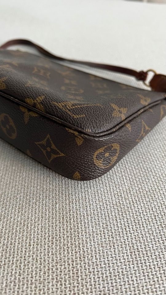 Louis Vuitton Pochette in Ludwigsburg