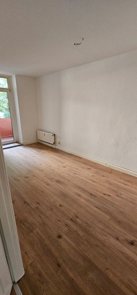 Neu Sanierte 4 Raum Wohnung mit kleinem Balkon in Zwickau Pölbitz ab sofort zu vermieten in Zwickau