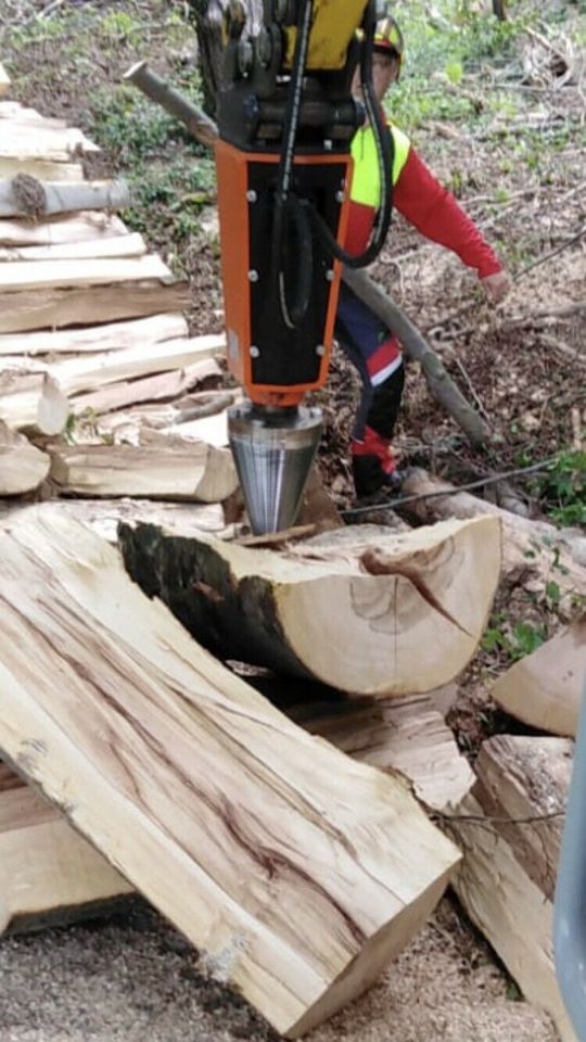 Erdbohrer/ Kegelspalter für Minibagger in Northeim