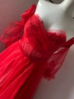 Rotes Kleid Hessen - Mittenaar Vorschau