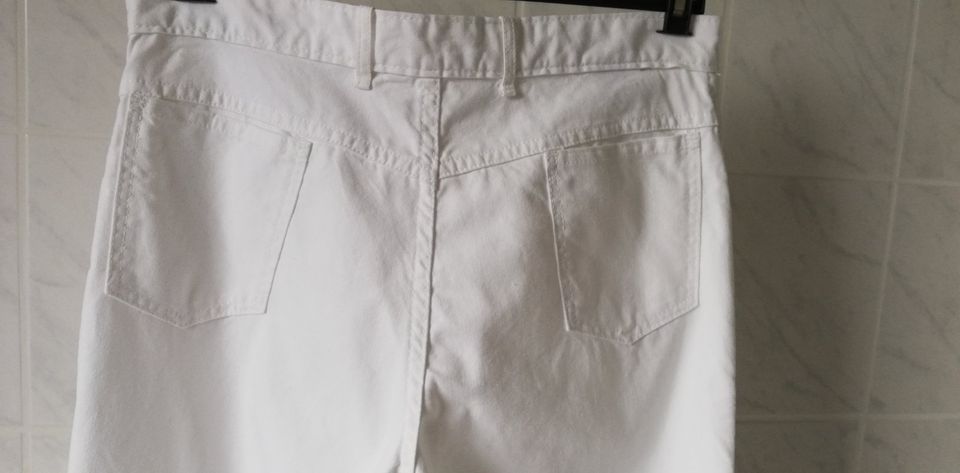 Weiße Hr. Jeans Gr.98 / 5-Pocket-Form in Grasellenbach