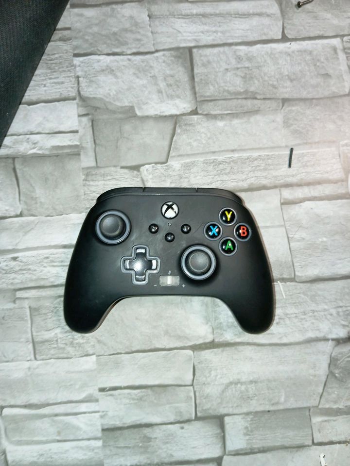 Xbox Controller mit 2 padels in Emmendingen