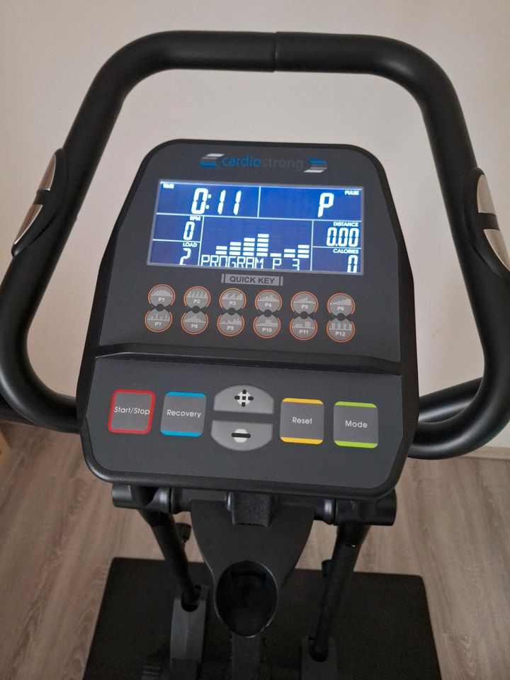 Crosstrainer cardiostrong EX40 in Leverkusen