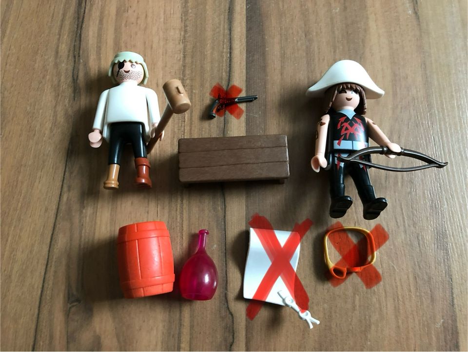 Viele Playmobil Ersatzteile , kleinteile Hüte Mützen Blumen .., in Banteln