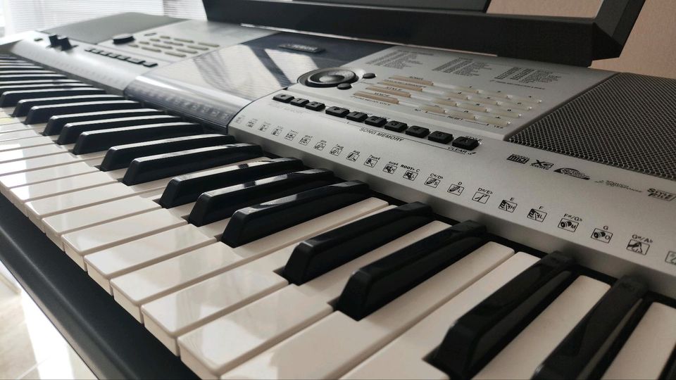 Keyboard Yamaha YPT-410 in Paderborn