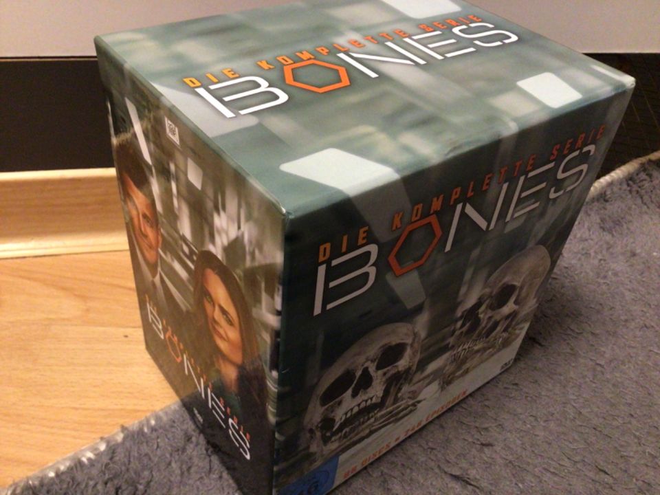 Bones—Die komplette Serie & Mit Schirm Charme und Melone—DVD in Berlin