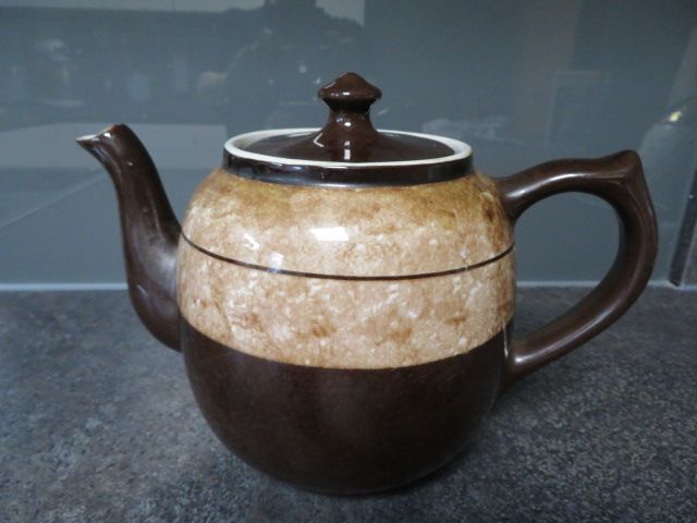 Teekanne "Wilhelmsburger Keramik" in Lindau