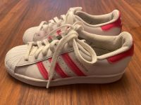 Adidas Superstar, 35,5 weiß-pink Kr. München - Grünwald Vorschau