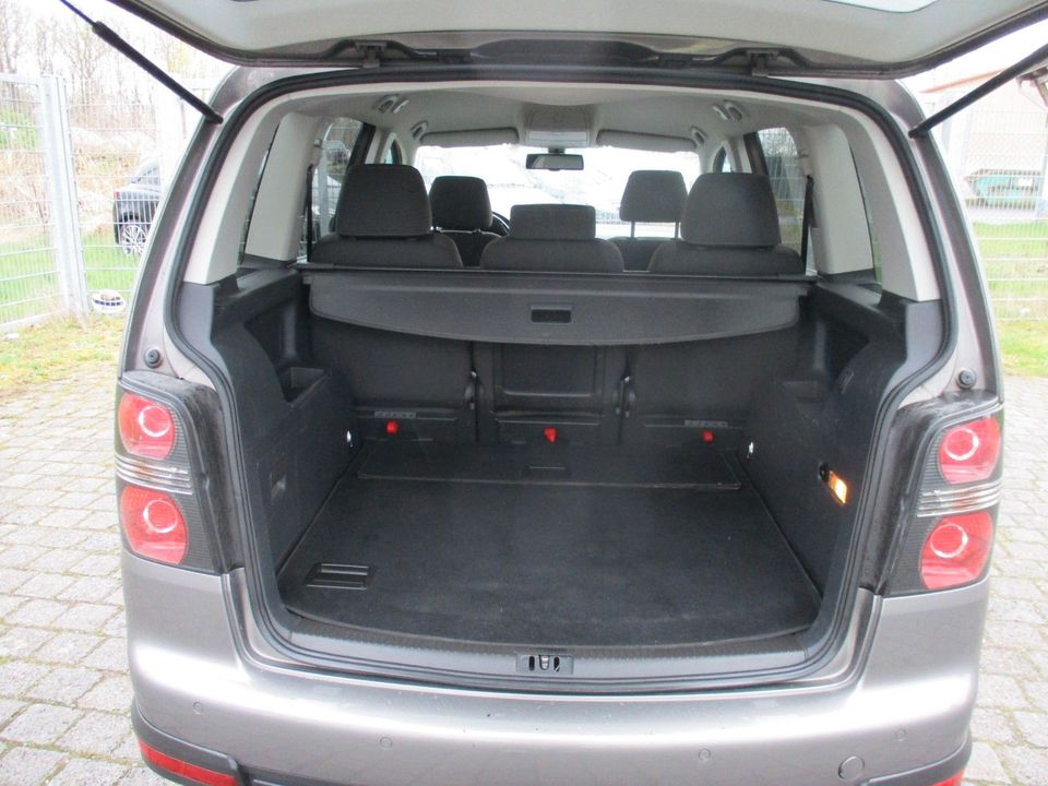 Volkswagen Touran 2.0 TDI CrossTouran/TÜV NEU/NAVI/AHK in Herzberg am Harz