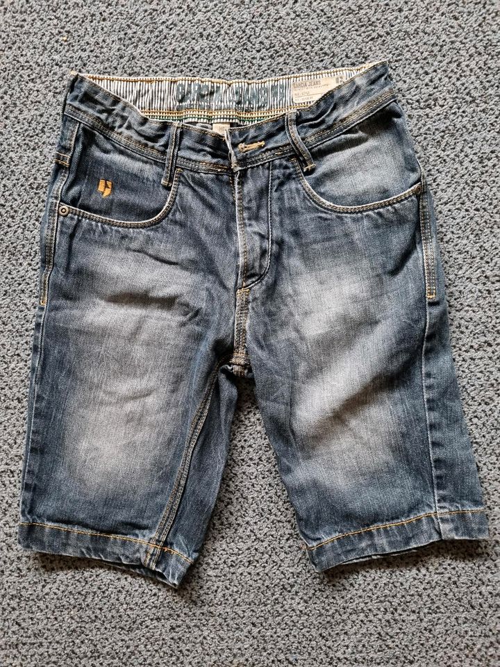 Kurze Jeans Gr. 140 3€ Bitte nur Abholung! in Wienhausen