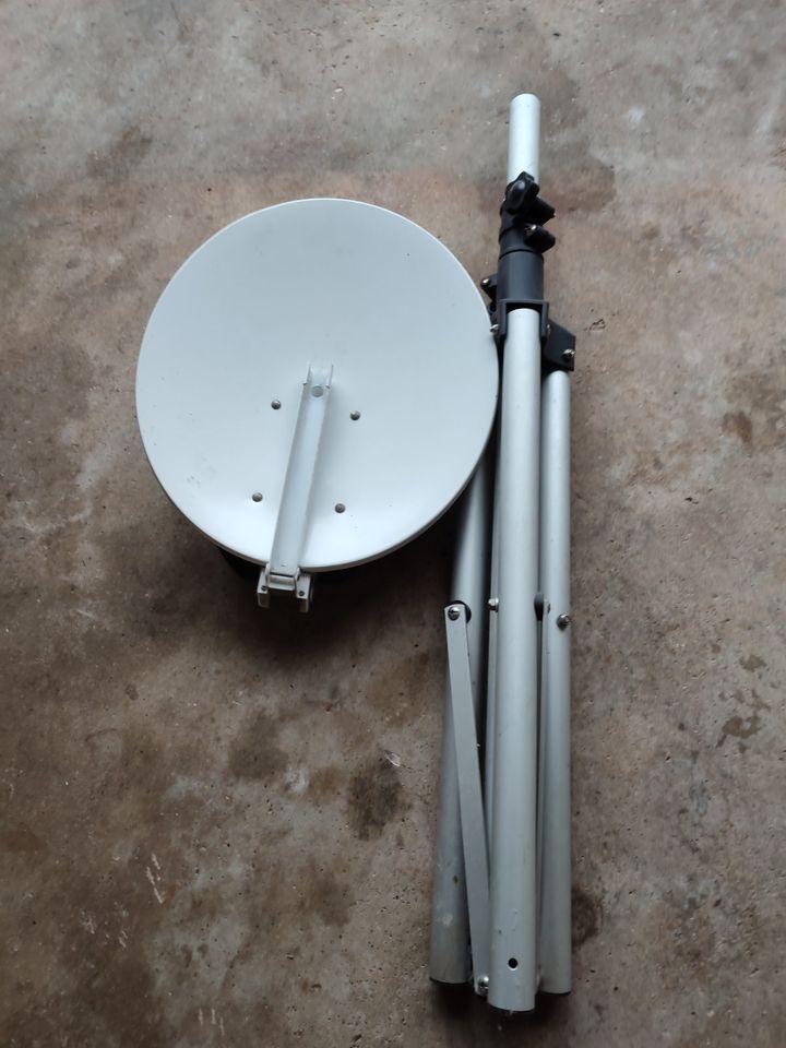 SAT Antenne mit Stativ in Todenbüttel