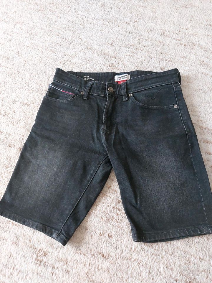 Tommy Hilfiger Jeans Shorts kurze Hose Gr. 29 schwarz in Klingenberg am Main