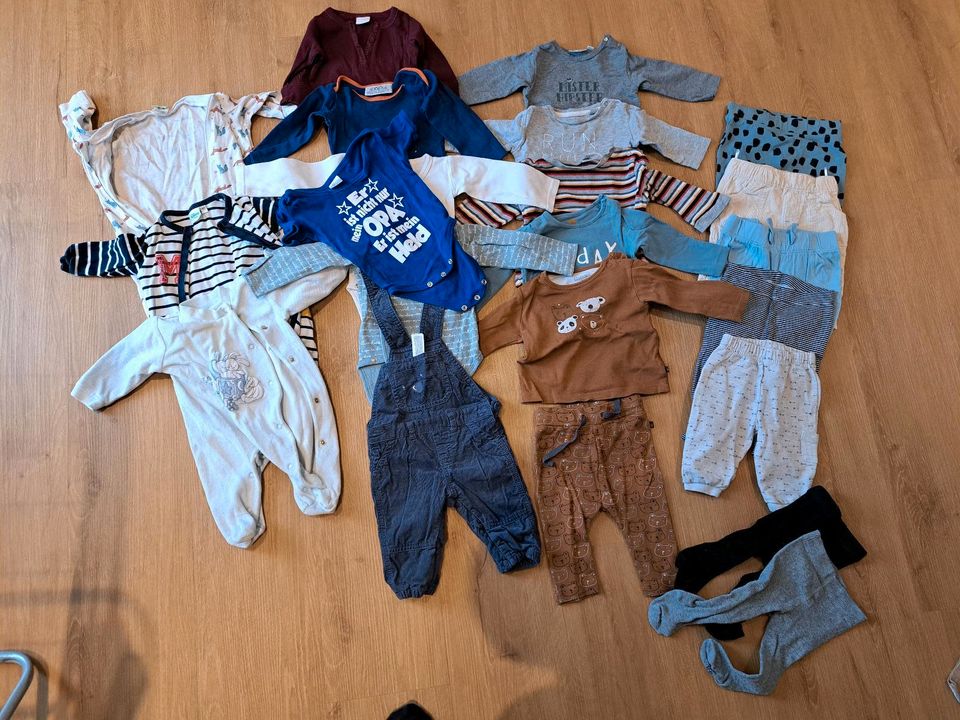 Babykleidungsset Hosen/Pullis/ Bodys/Schlafanzüge/Strumpfhosen in Versmold