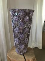 Vase, lila, Höhe 44cm Nordrhein-Westfalen - Herscheid Vorschau