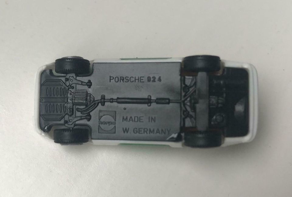 SUCHE HERPA Autobahnpolizei Porsche 924 mit dem Aufdruck „MES“ in Hildesheim